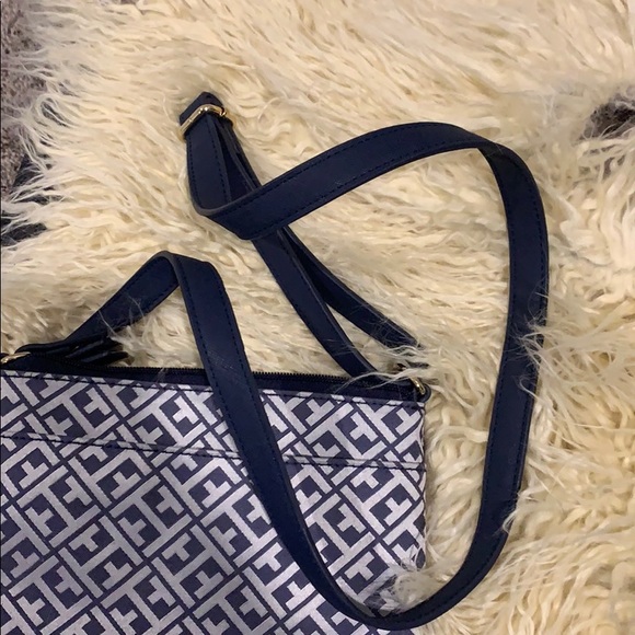 🎉tommy hilfiger crossbody🎉 - Picture 4 of 6